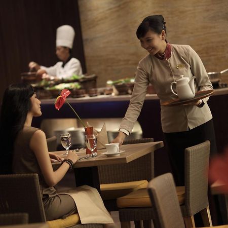 Hotel Santika Pandegiling - Surabaya Restaurant foto