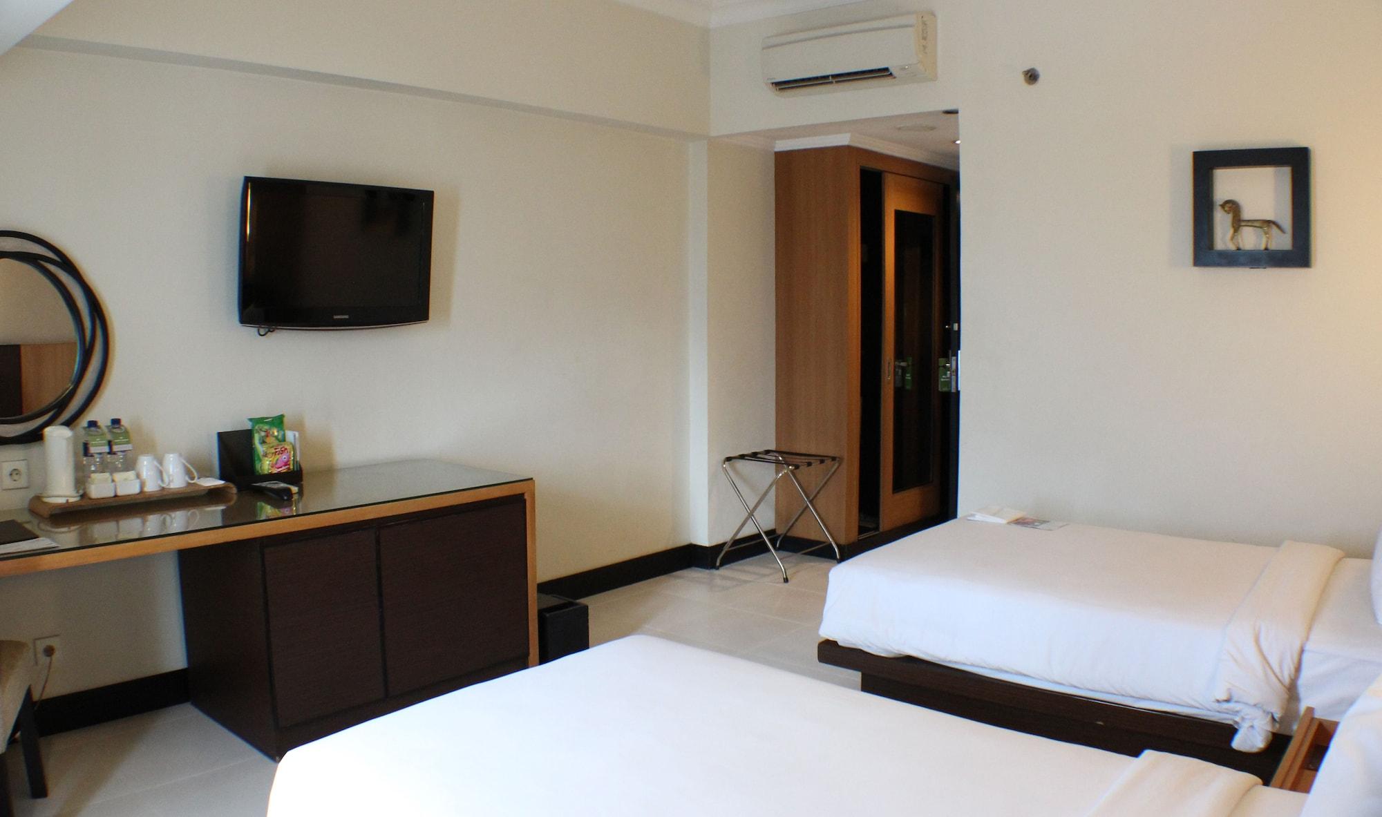 Hotel Santika Pandegiling - Surabaya Buitenkant foto