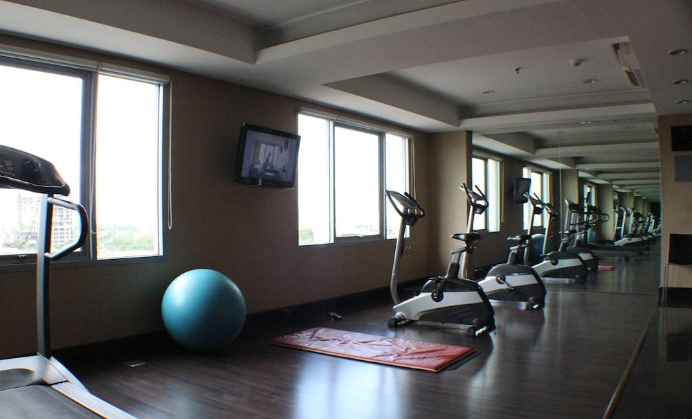 Hotel Santika Pandegiling - Surabaya Buitenkant foto