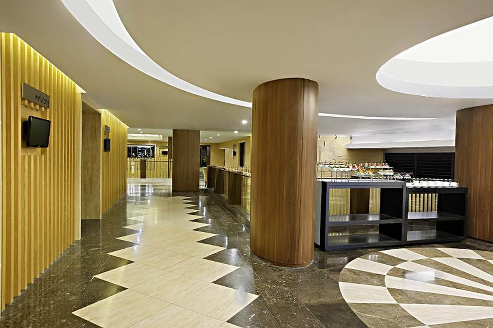 Hotel Santika Pandegiling - Surabaya Buitenkant foto