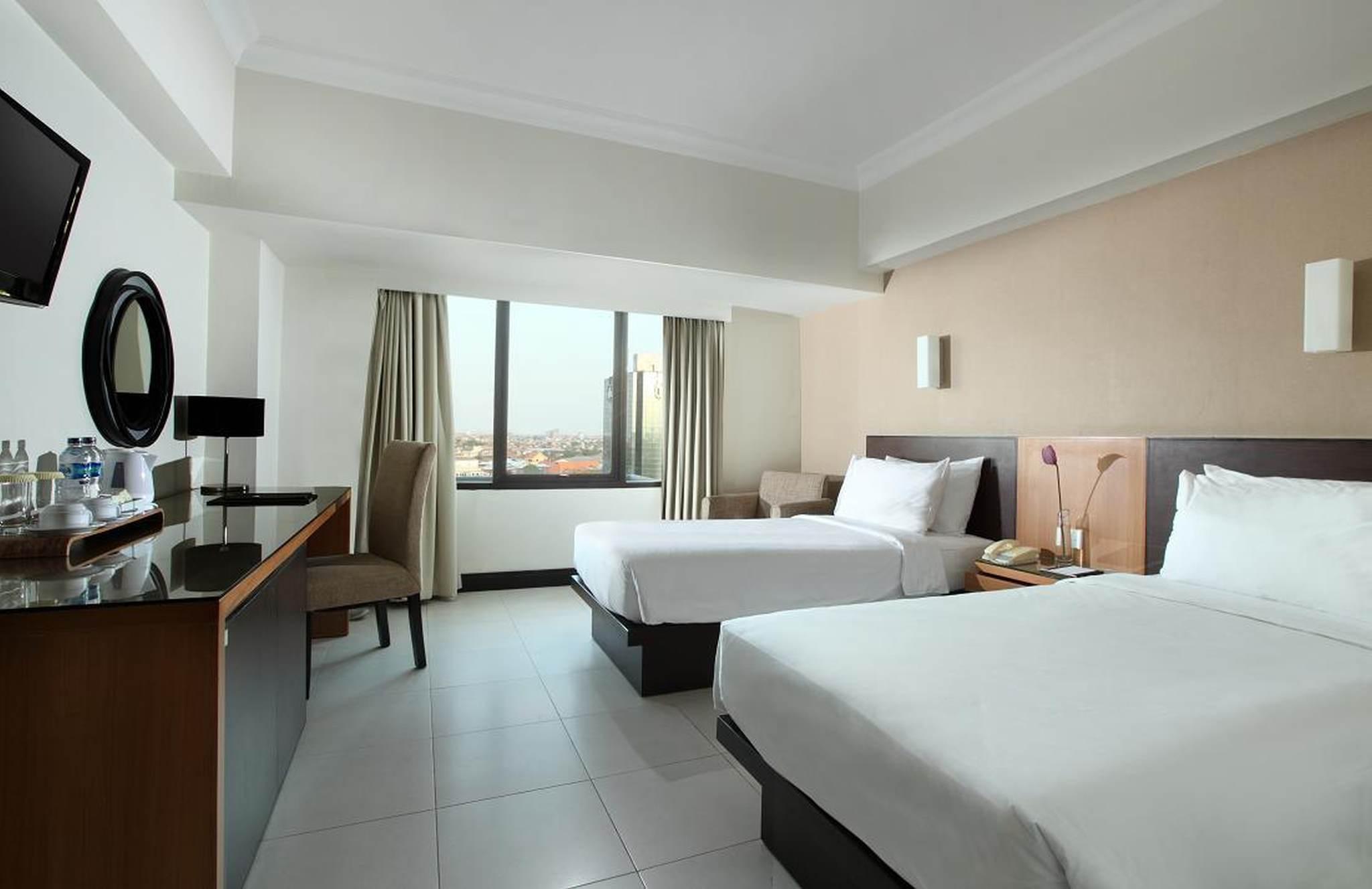 Hotel Santika Pandegiling - Surabaya Buitenkant foto