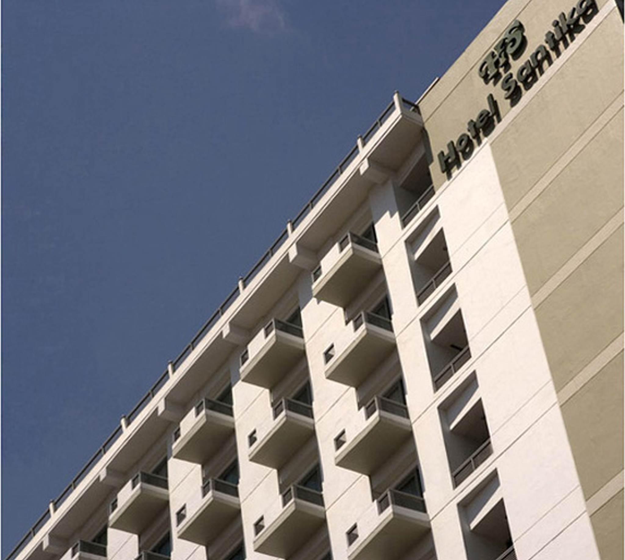 Hotel Santika Pandegiling - Surabaya Buitenkant foto