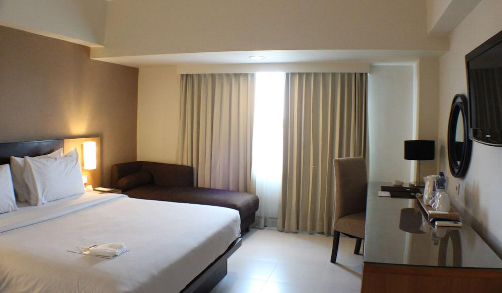 Hotel Santika Pandegiling - Surabaya Buitenkant foto
