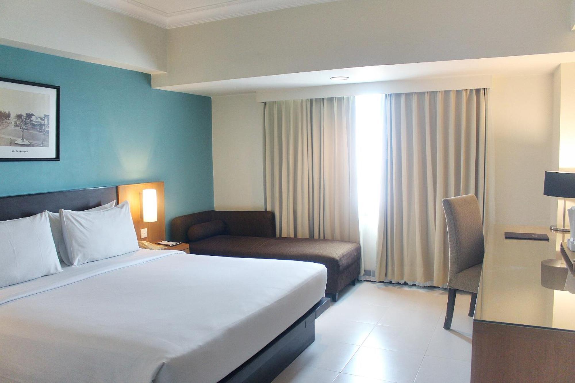 Hotel Santika Pandegiling - Surabaya Buitenkant foto