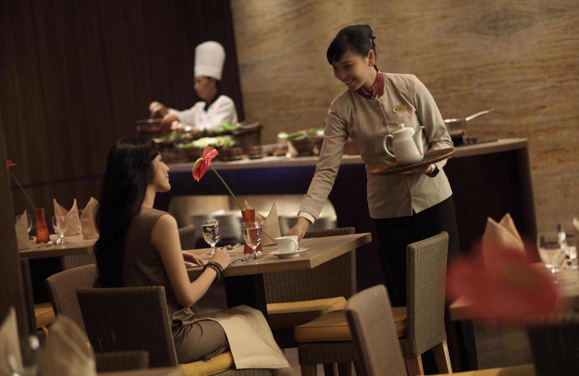 Hotel Santika Pandegiling - Surabaya Restaurant foto