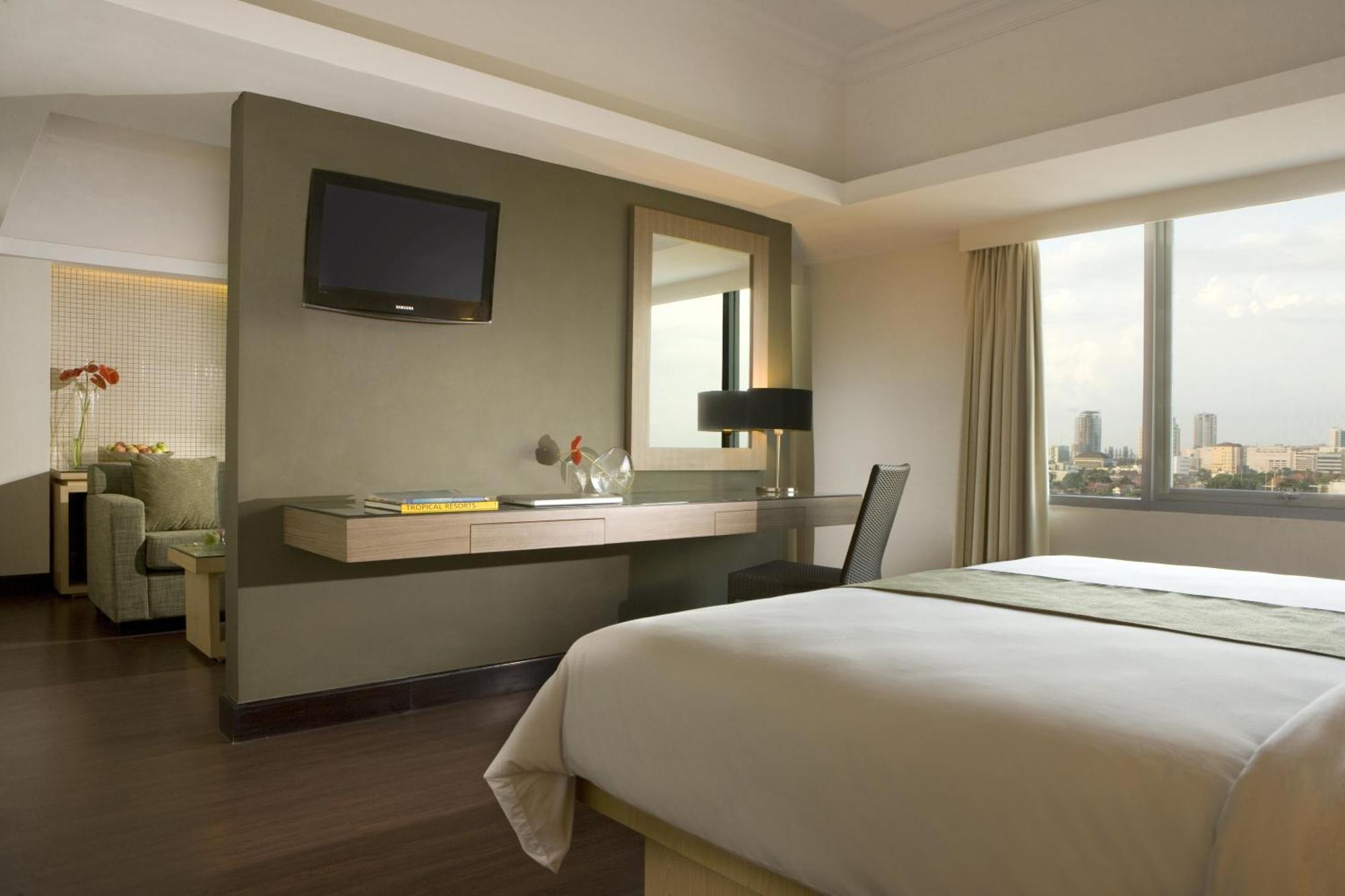 Hotel Santika Pandegiling - Surabaya Buitenkant foto