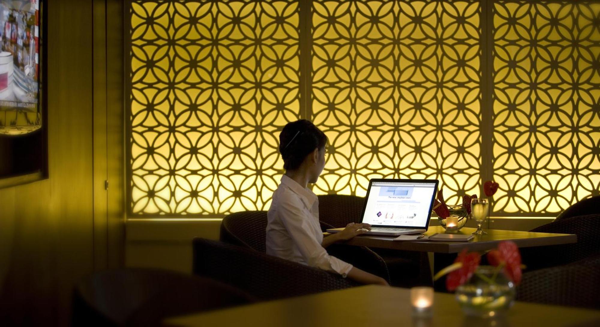 Hotel Santika Pandegiling - Surabaya Buitenkant foto