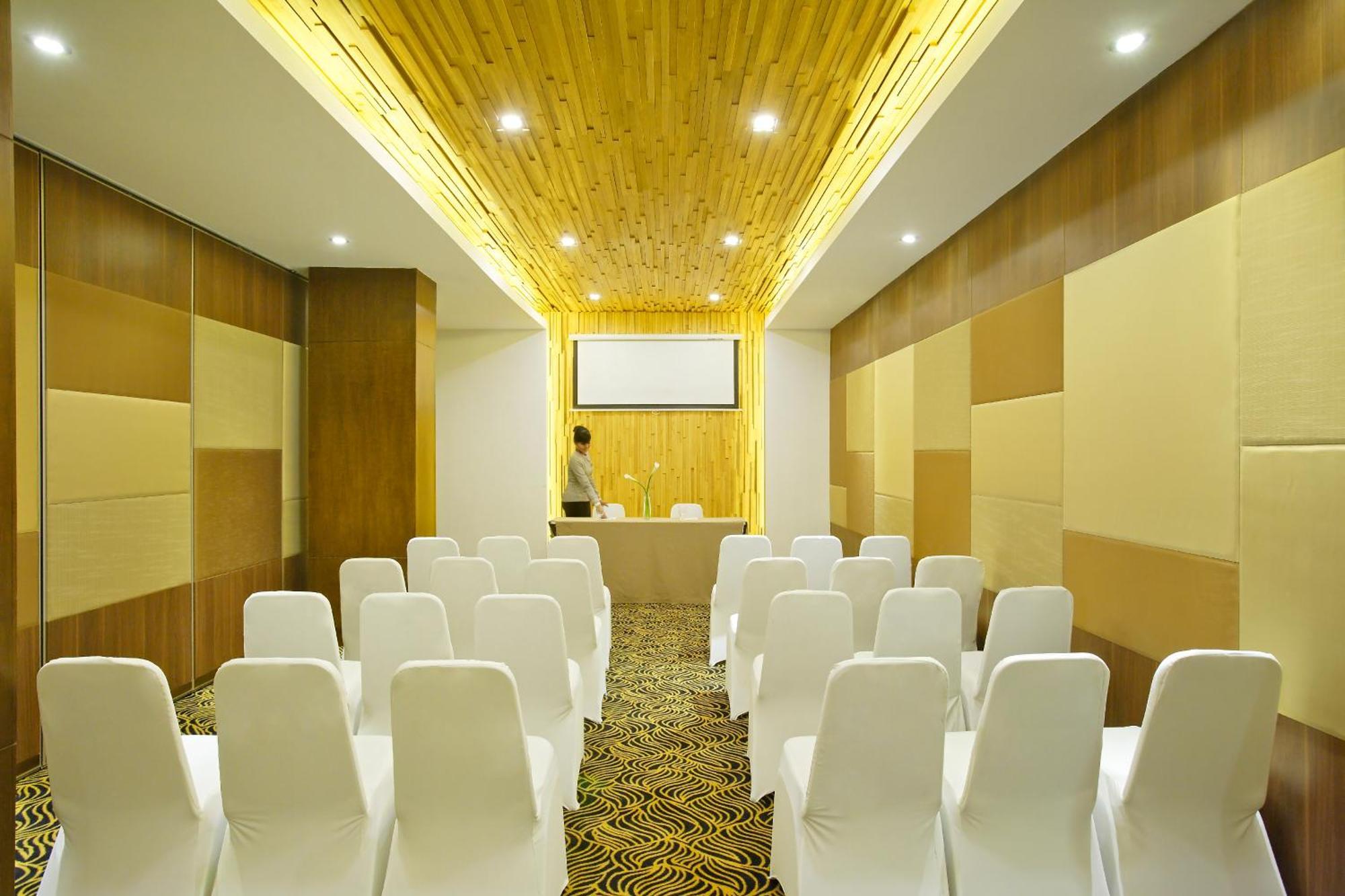 Hotel Santika Pandegiling - Surabaya Buitenkant foto