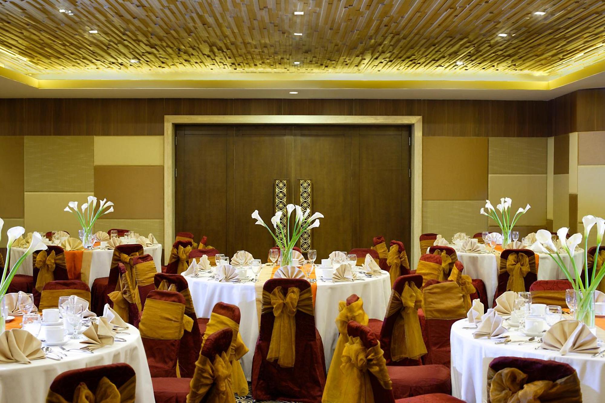 Hotel Santika Pandegiling - Surabaya Buitenkant foto