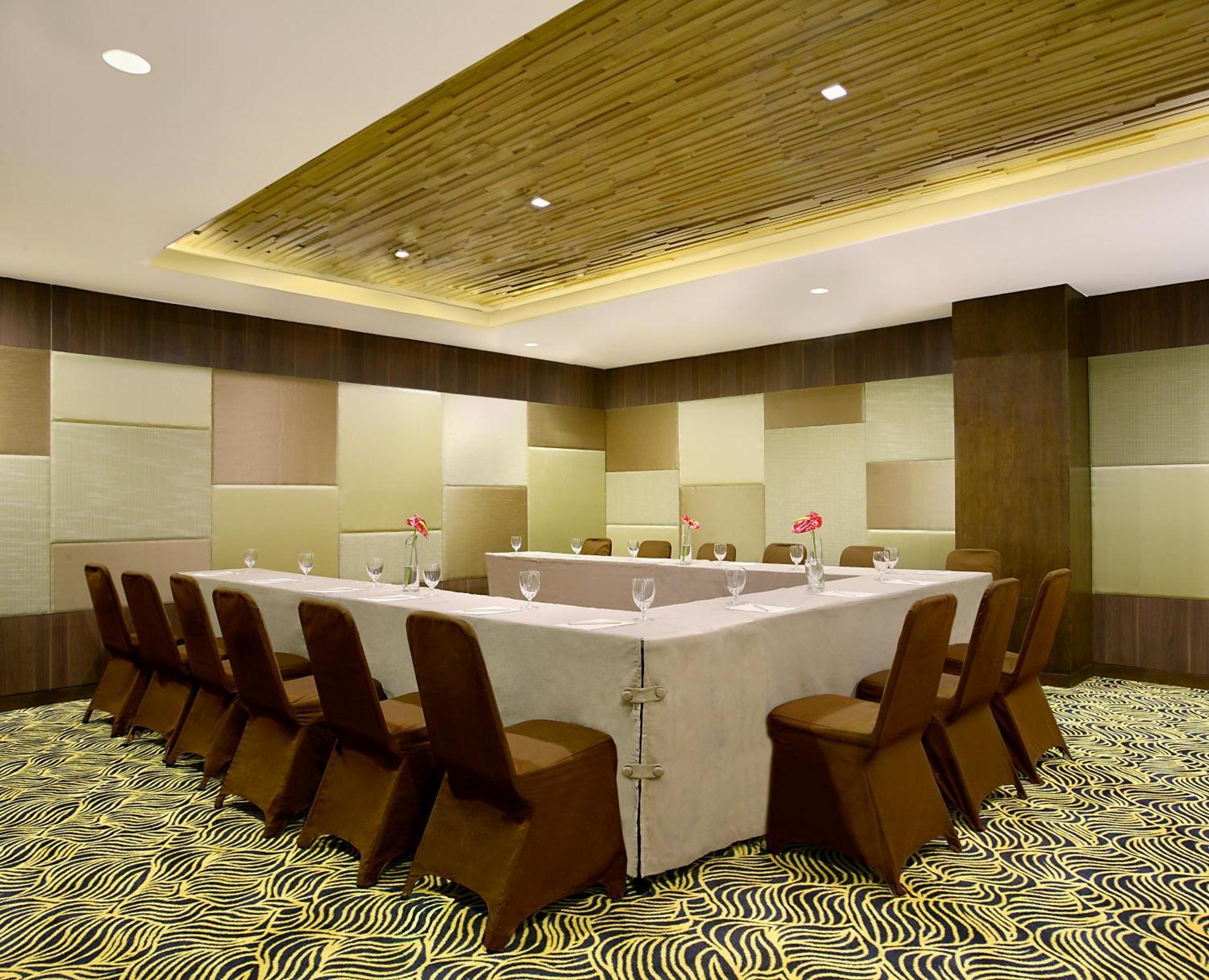 Hotel Santika Pandegiling - Surabaya Buitenkant foto